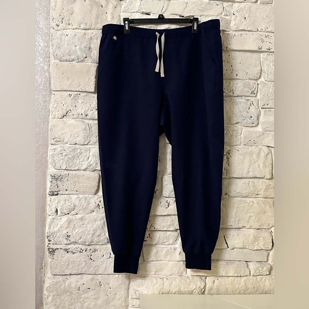 FIGS XXL Navy jogger style scrub pants